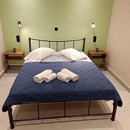 Newly Renovated Apartment Next To The Port Mantouki Extérieur photo