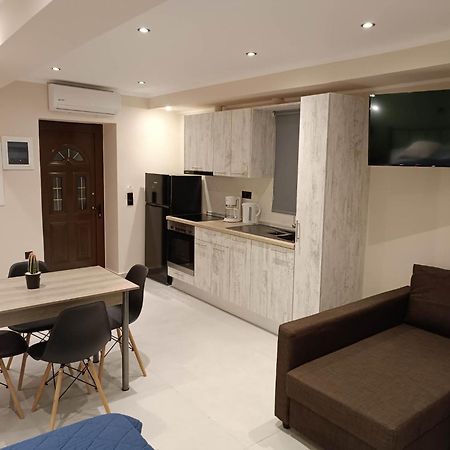Newly Renovated Apartment Next To The Port Mantouki Extérieur photo