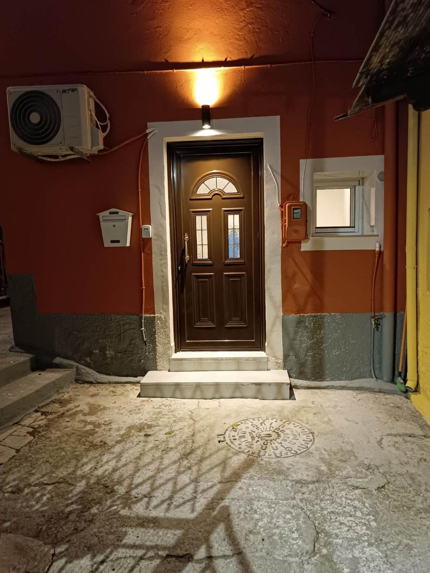 Newly Renovated Apartment Next To The Port Mantouki Extérieur photo