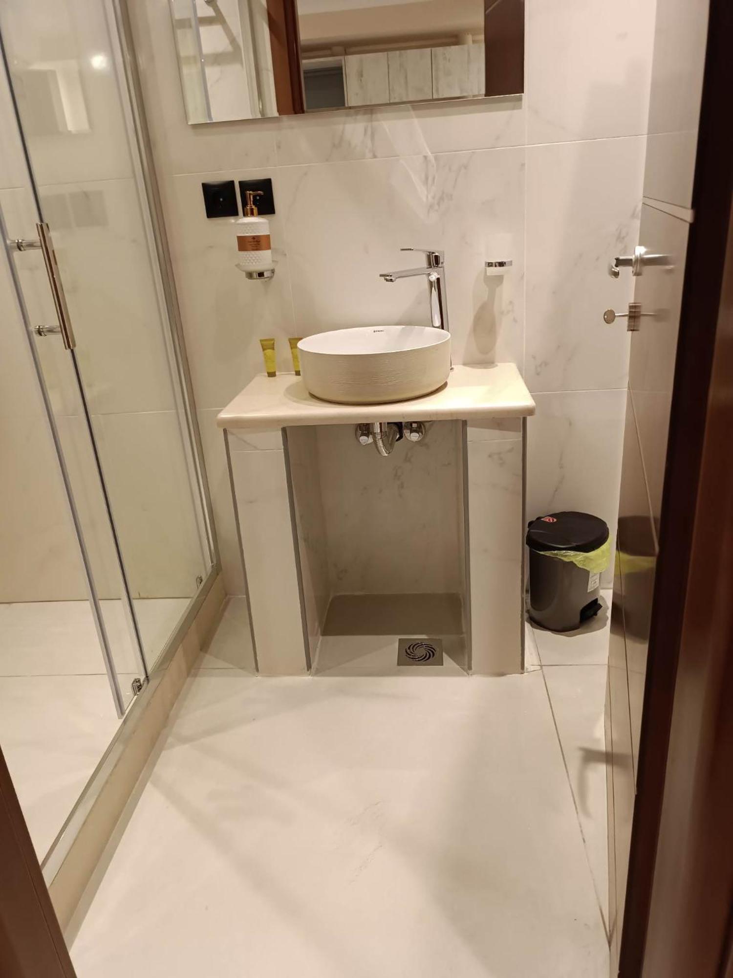 Newly Renovated Apartment Next To The Port Mantouki Extérieur photo
