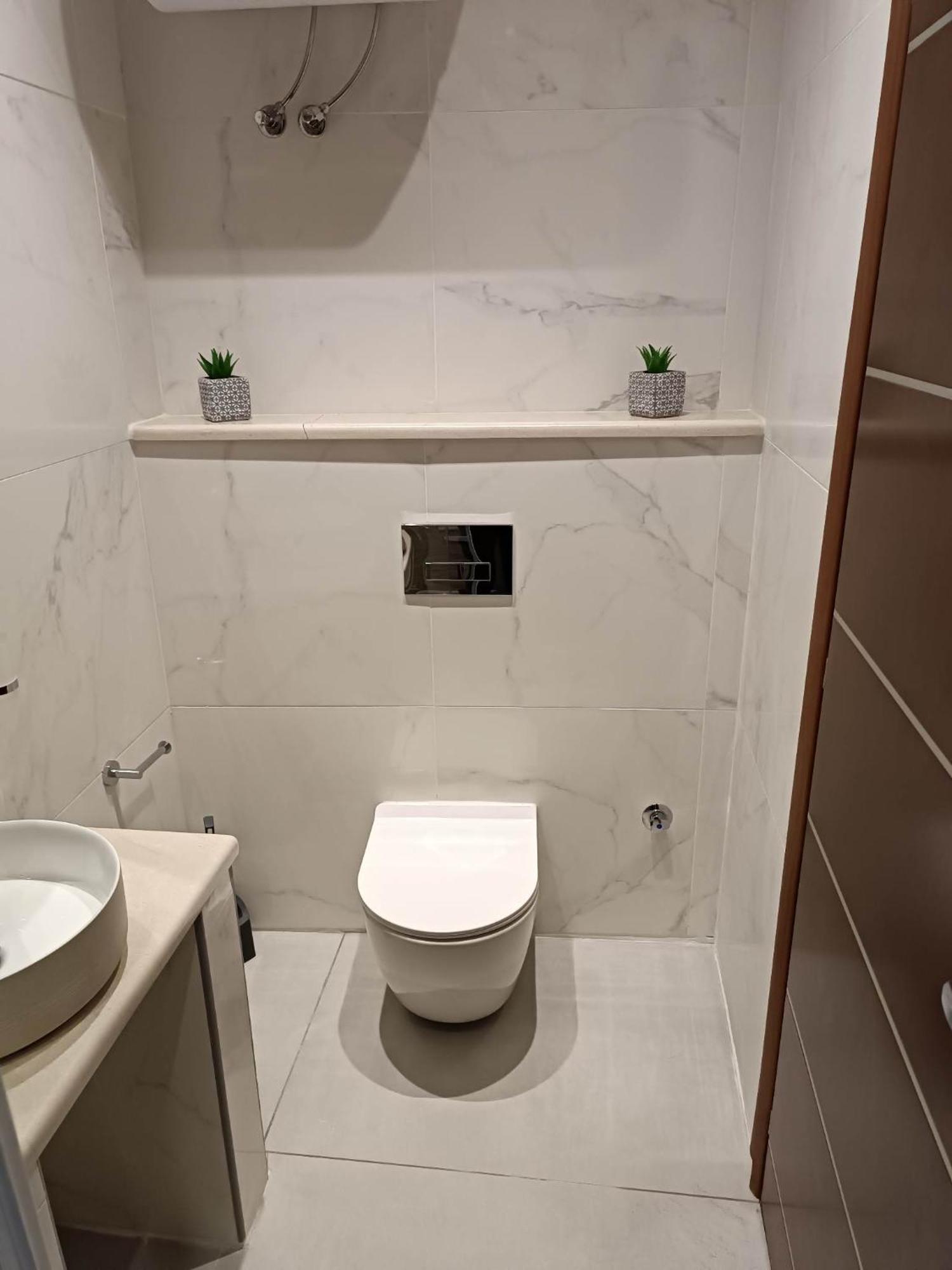 Newly Renovated Apartment Next To The Port Mantouki Extérieur photo
