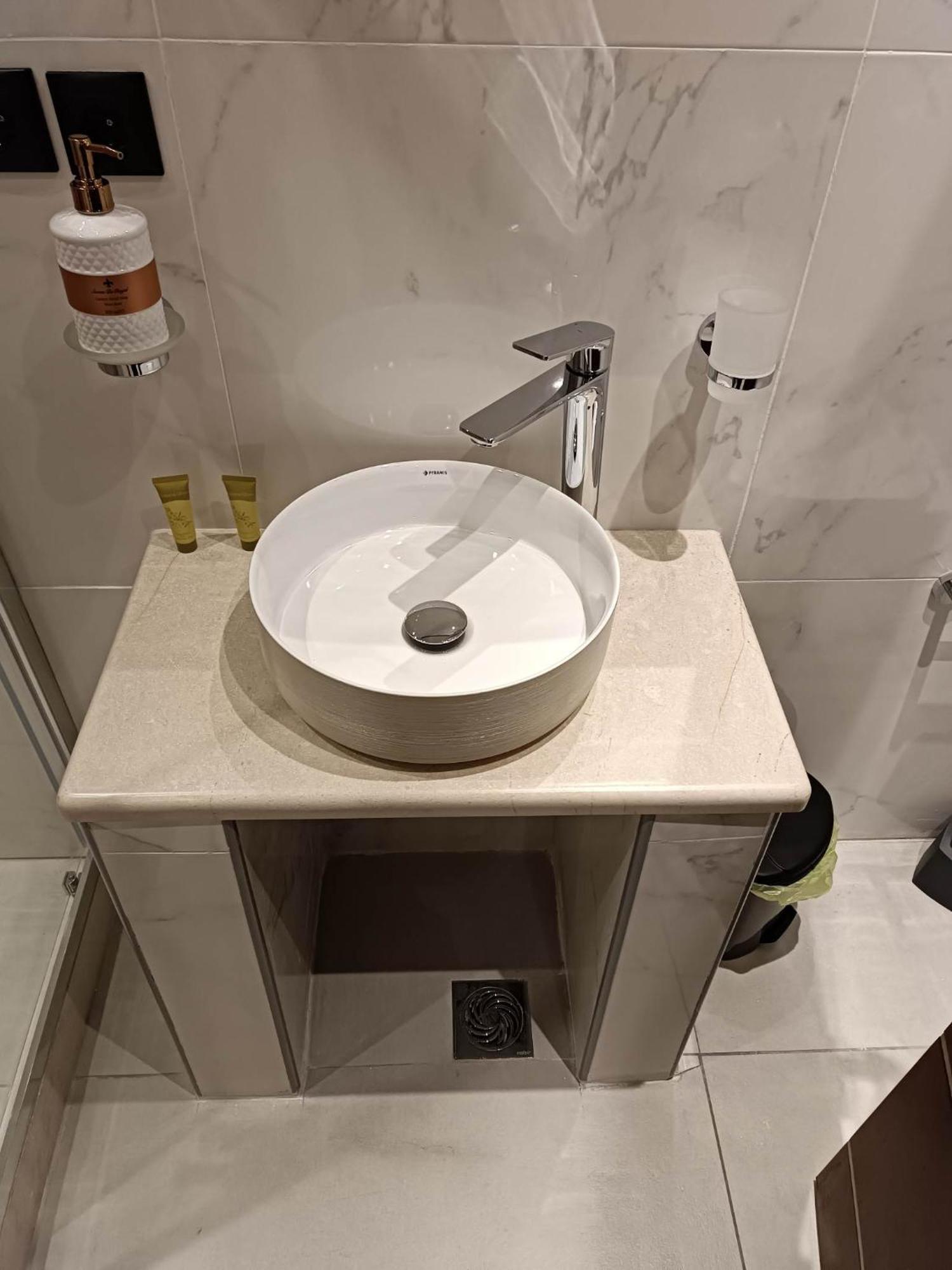 Newly Renovated Apartment Next To The Port Mantouki Extérieur photo