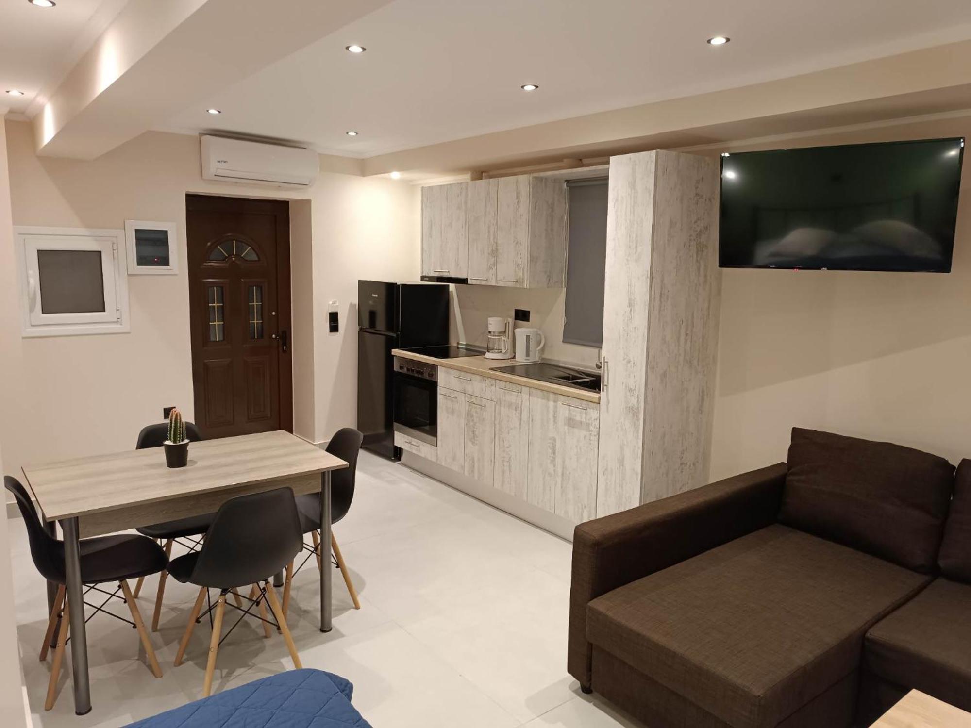 Newly Renovated Apartment Next To The Port Mantouki Extérieur photo