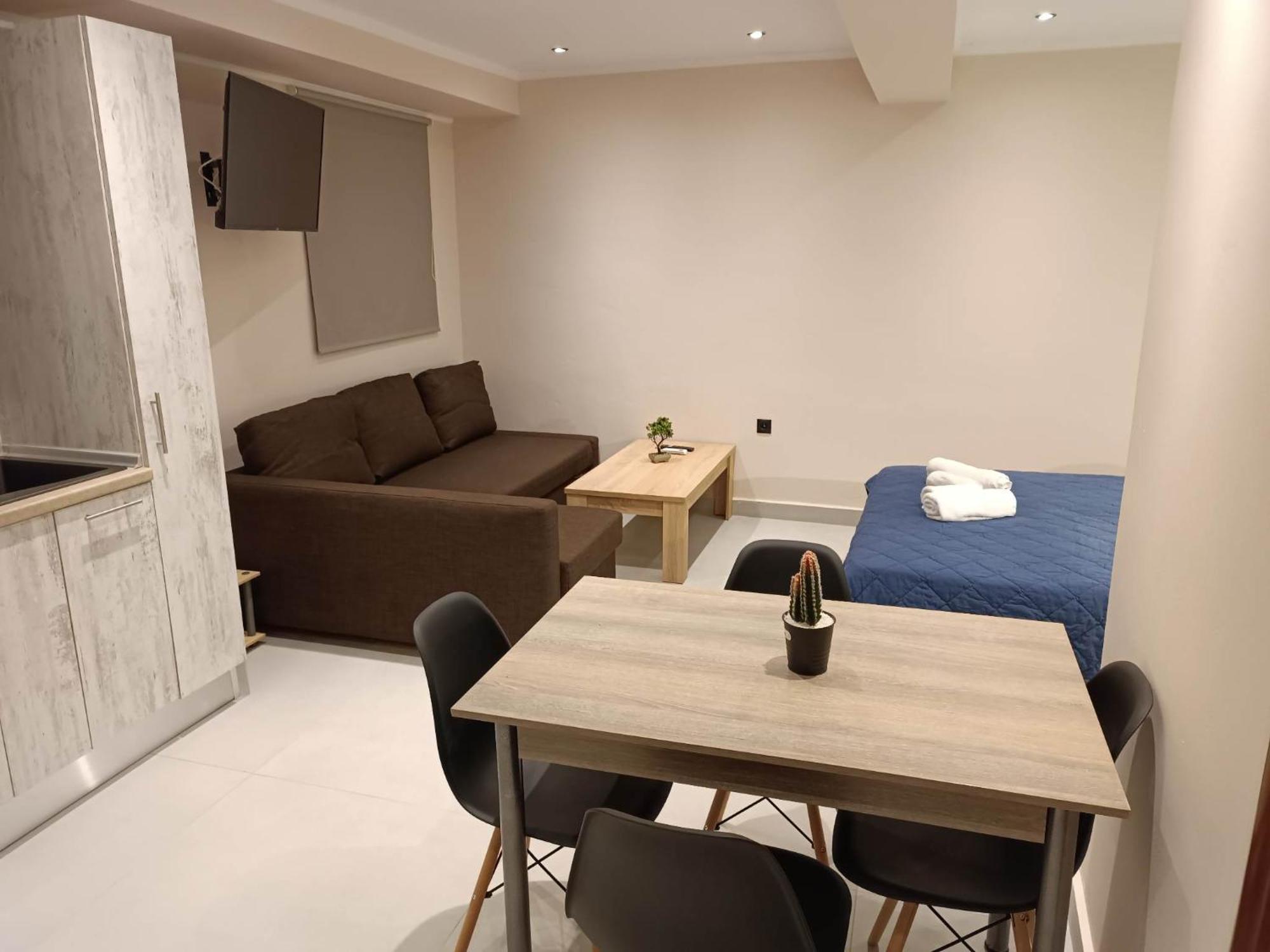 Newly Renovated Apartment Next To The Port Mantouki Extérieur photo