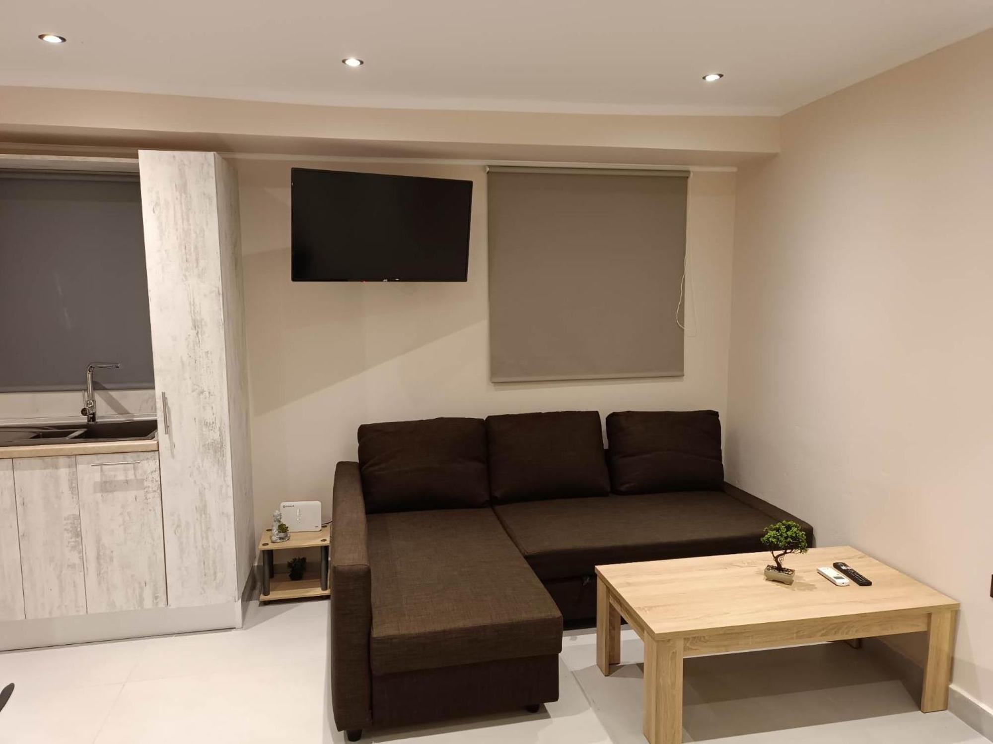 Newly Renovated Apartment Next To The Port Mantouki Extérieur photo