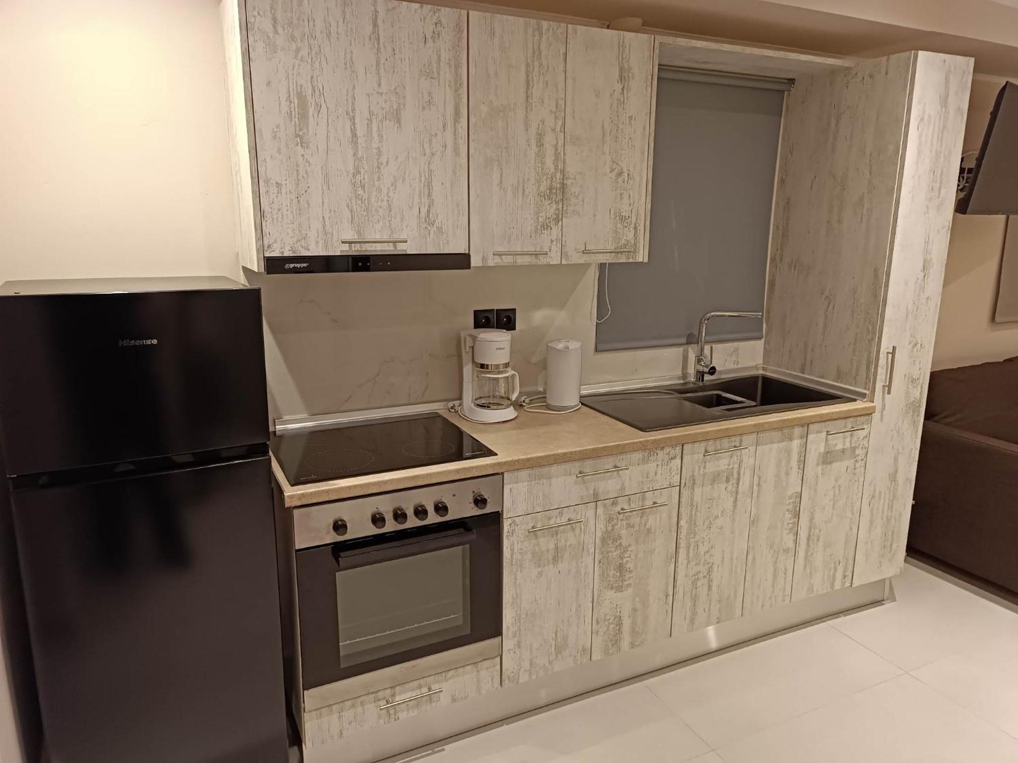 Newly Renovated Apartment Next To The Port Mantouki Extérieur photo