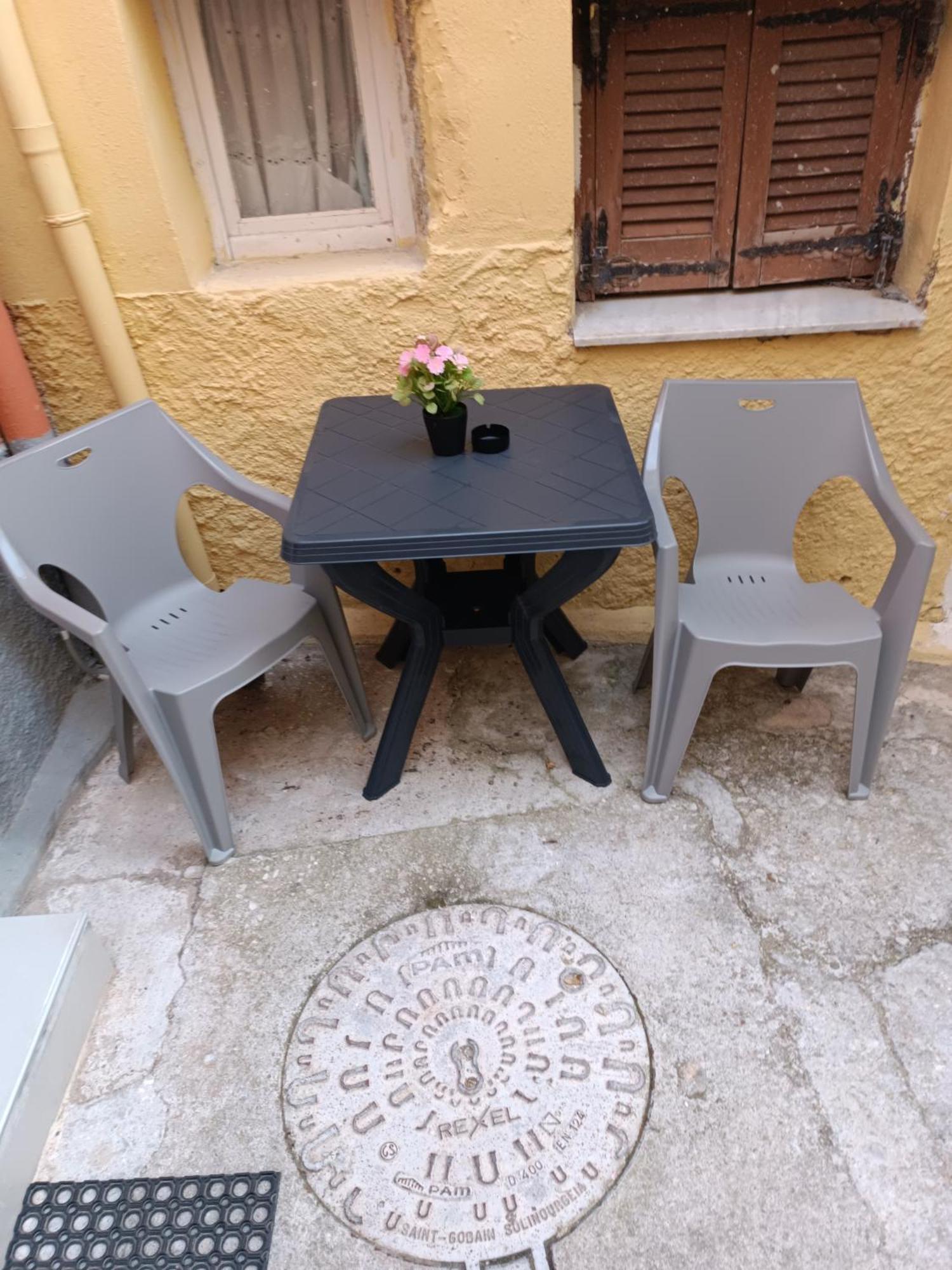 Newly Renovated Apartment Next To The Port Mantouki Extérieur photo