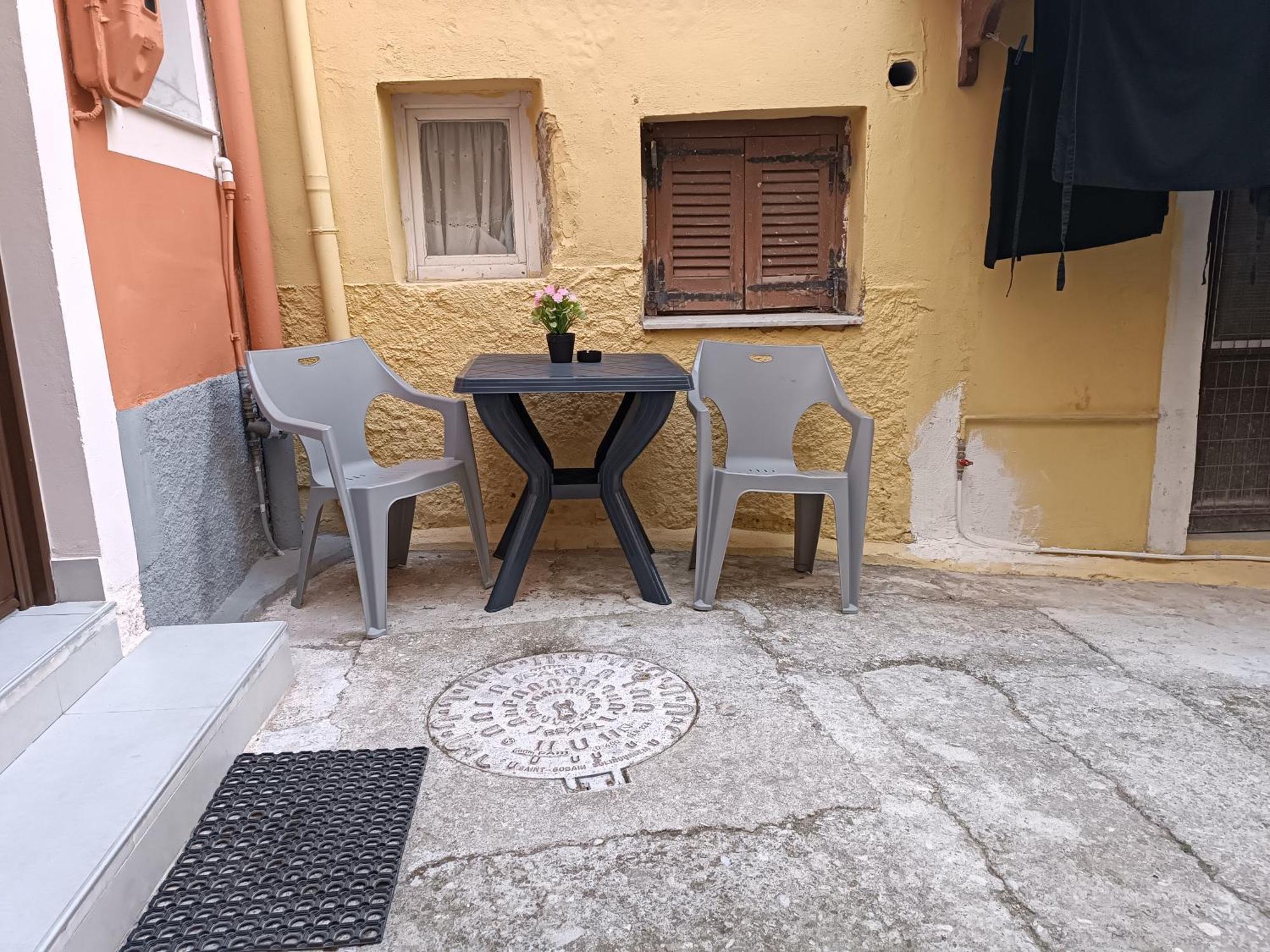 Newly Renovated Apartment Next To The Port Mantouki Extérieur photo